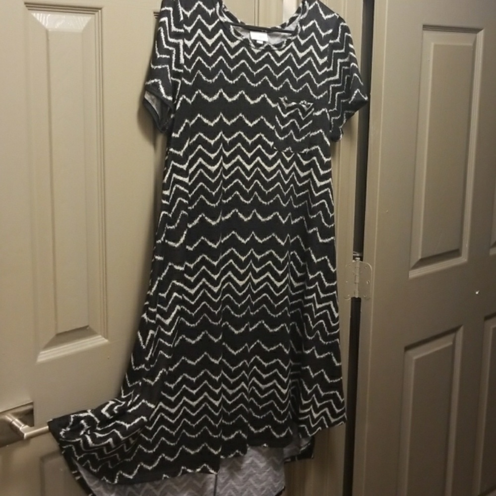 Black and Cream small Carly