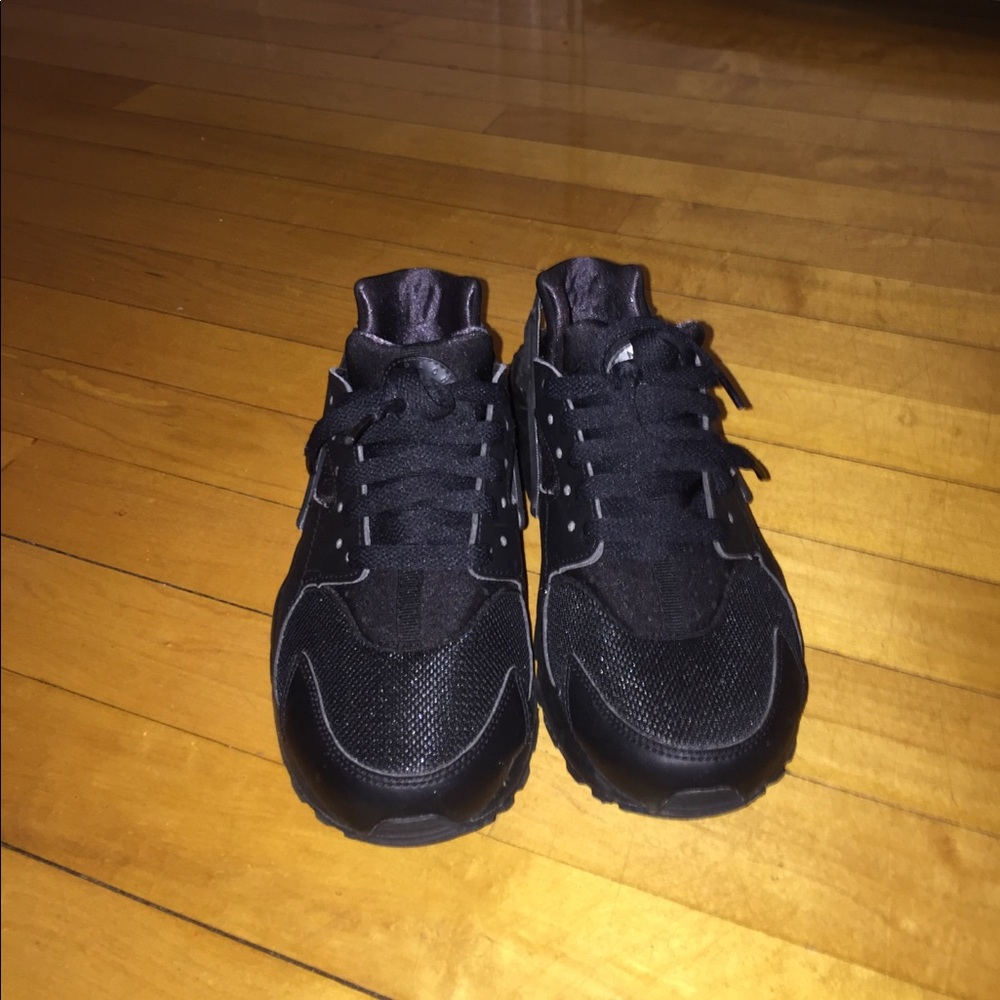 All black huaraches