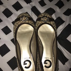 Guess flats