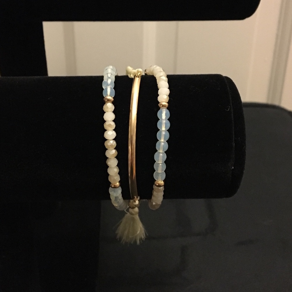 Gold/Cream colored bracelet ❤️