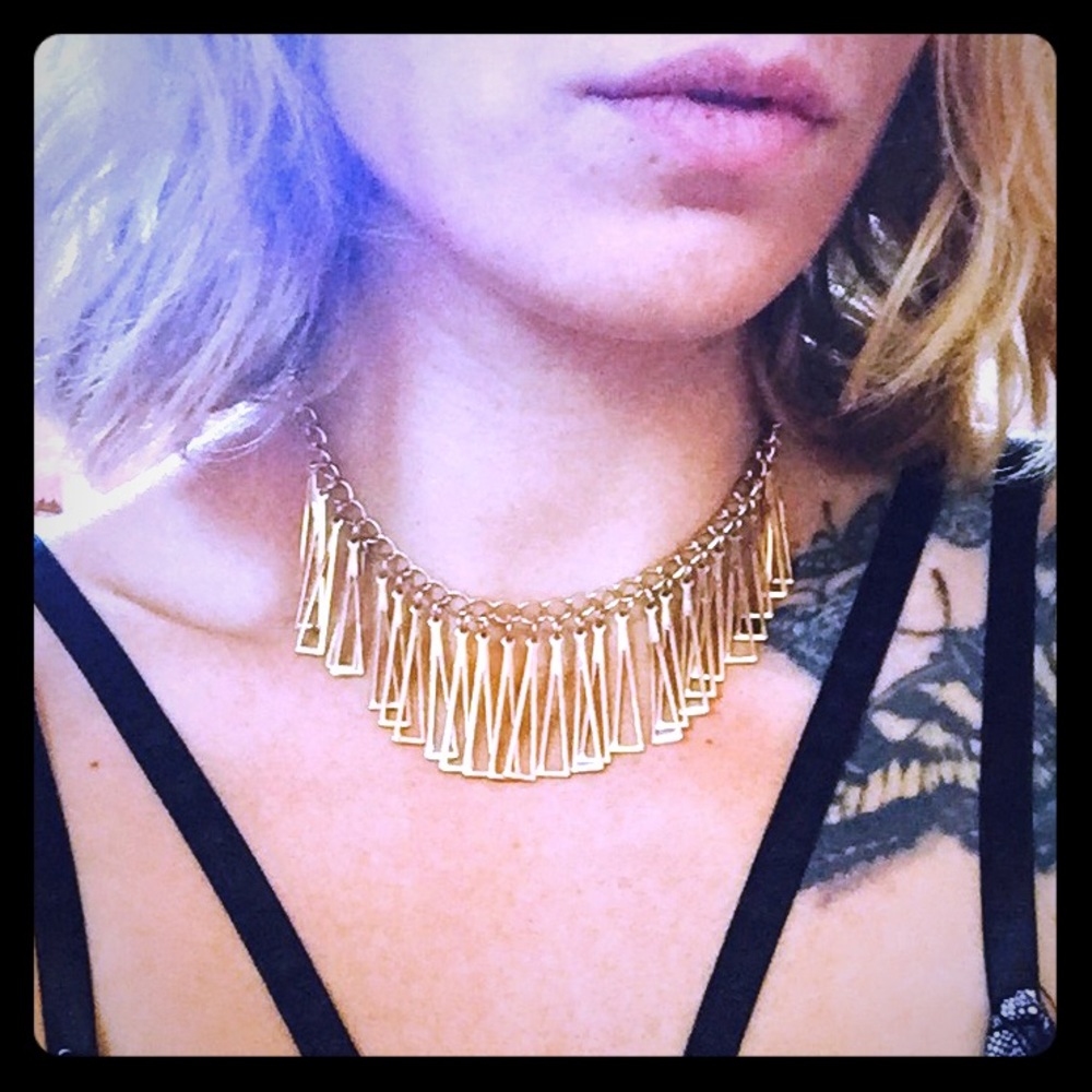 NWT Super Cute Gold Necklace / Choker