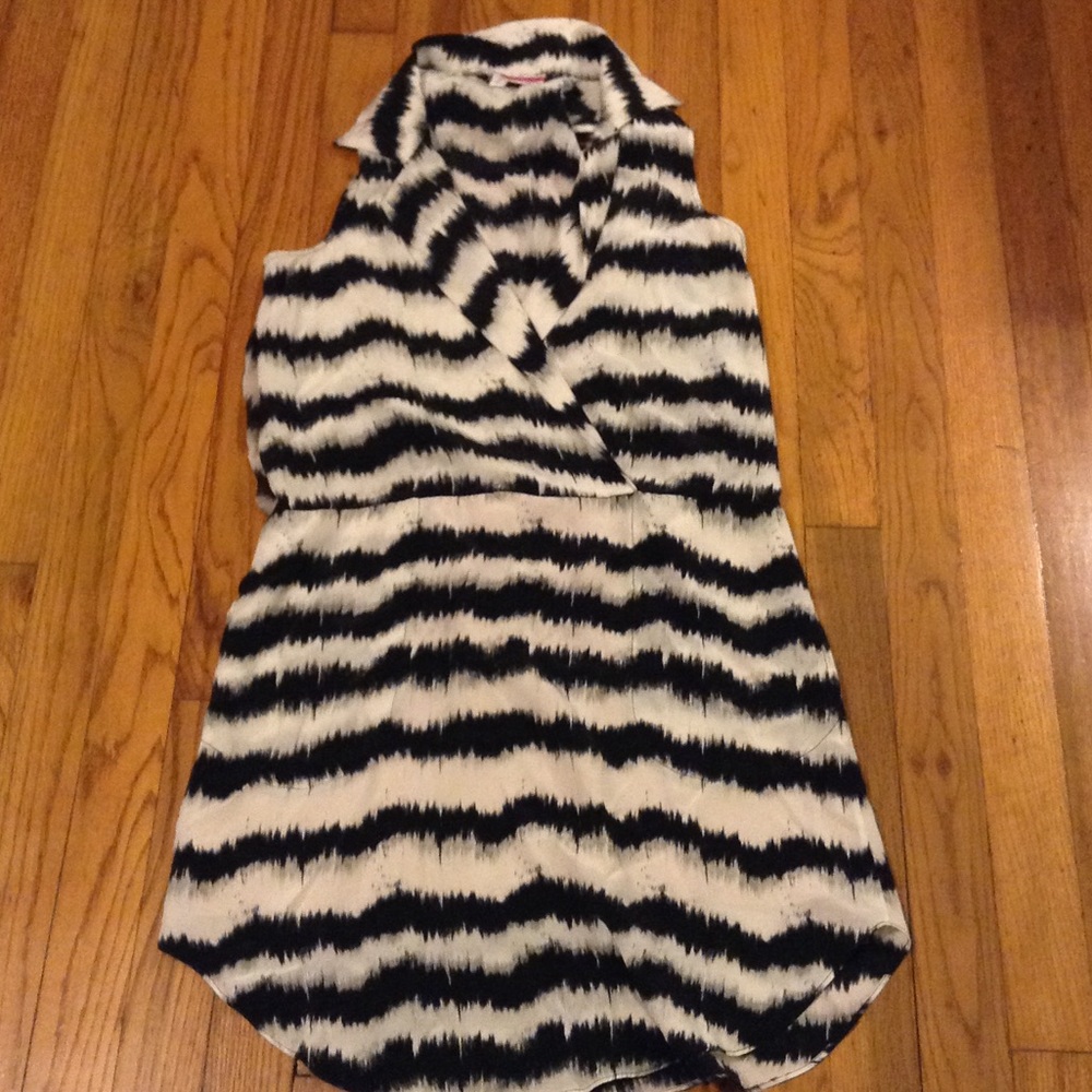 Sleeveless stripped dress