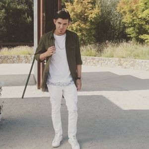 Meet your Posher, Dominguez