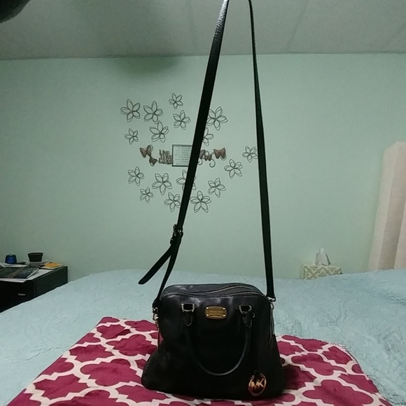 FINAL SALE! MK 100% leather shoulder handbag - Picture 2 of 8