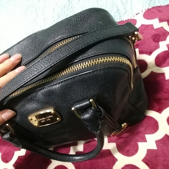 FINAL SALE! MK 100% leather shoulder handbag - Picture 4 of 8