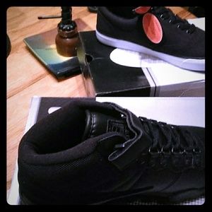 Mens 10.5 Fila boots and Lugz