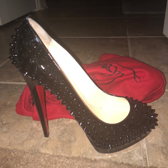 Christian Louboutin - Picture 2 of 3