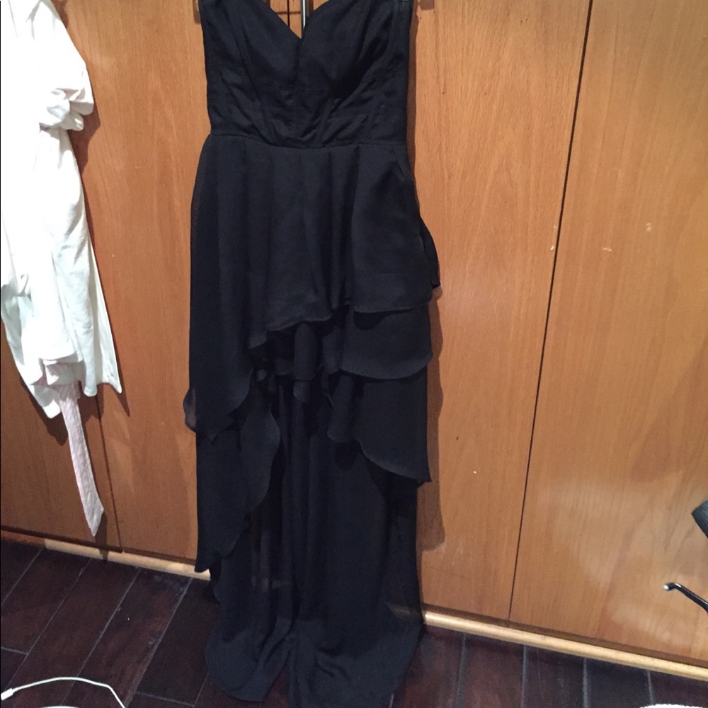 Black evening gown. Low high. Strapless