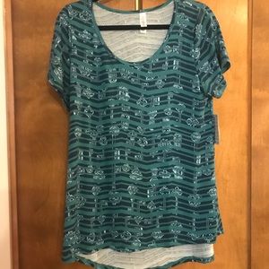 NWT! Lularoe Classic Tee size Large