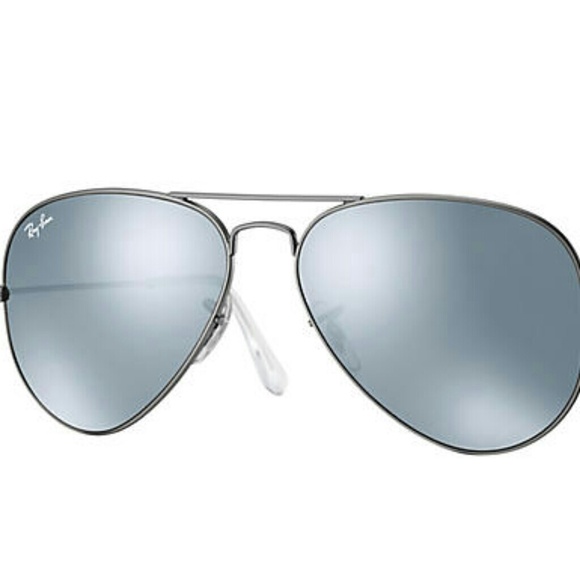 Ray-Ban Accessories - EUC Ray Ban RB 3025 Silver Aviator Sunglasses