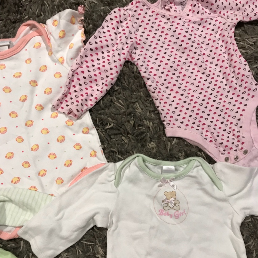 Bundle of Baby Girl Clothes, 6M, Great Condition! - Picture 4 of 5
