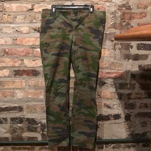 LIKE NEW | J. CREW Camo Chinos | Size 6