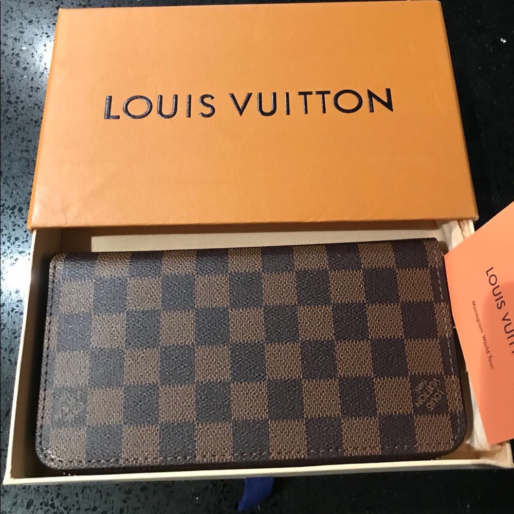 Lv zipper wallet