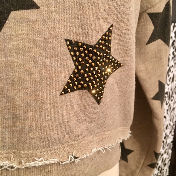 Cropped Sweatshirt w/Bronze Studded Stars~Like New - Picture 3 of 5