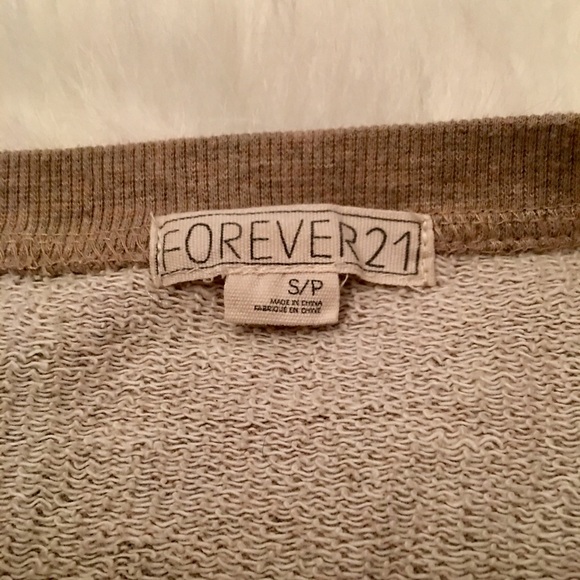 Cropped Sweatshirt w/Bronze Studded Stars~Like New - Picture 5 of 5