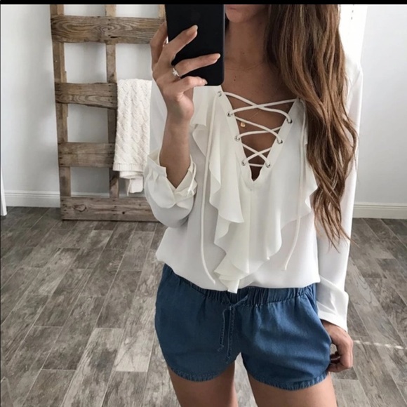 Boutique Tops - 🖤Last one🖤Lace up ruffle blouse