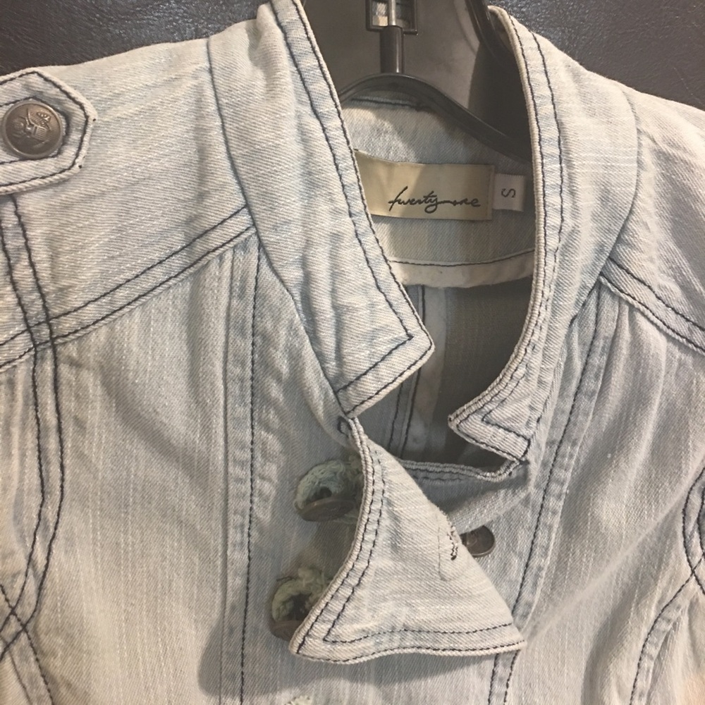 Forever 21 Vintage wash - Picture 2 of 4