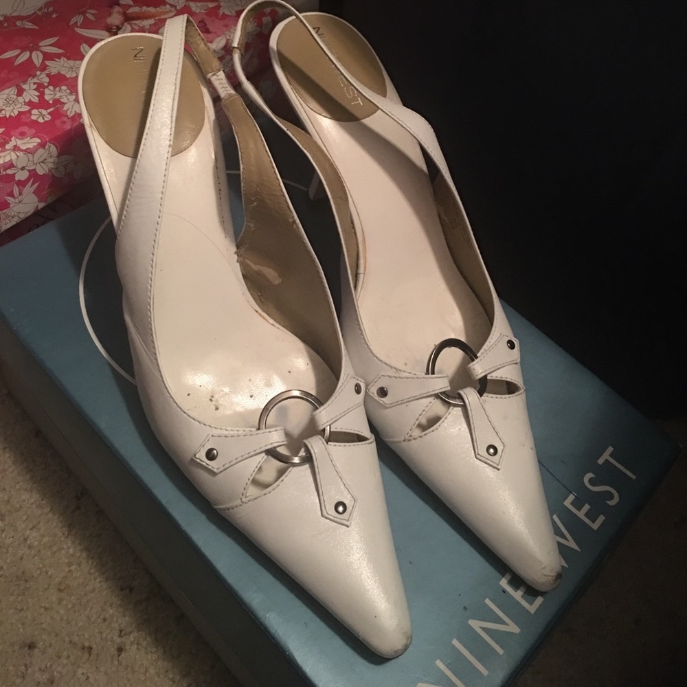 White Nine West pointed heels