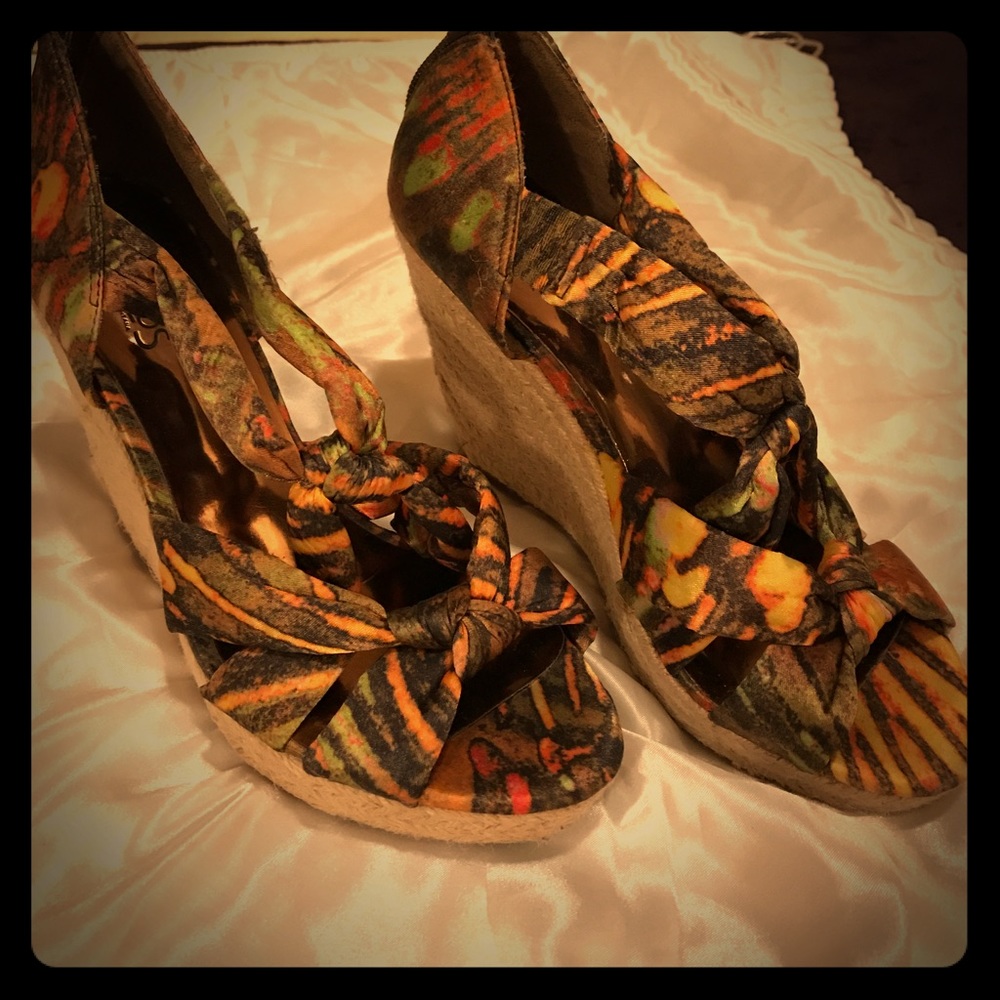 Carlos Santana 🕺🏽 Scarf & Rope Wedges, Multi