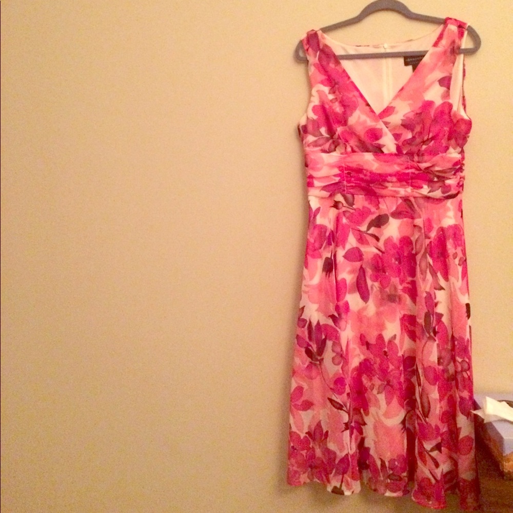 Pink & white floral print V neck sleeveless dress