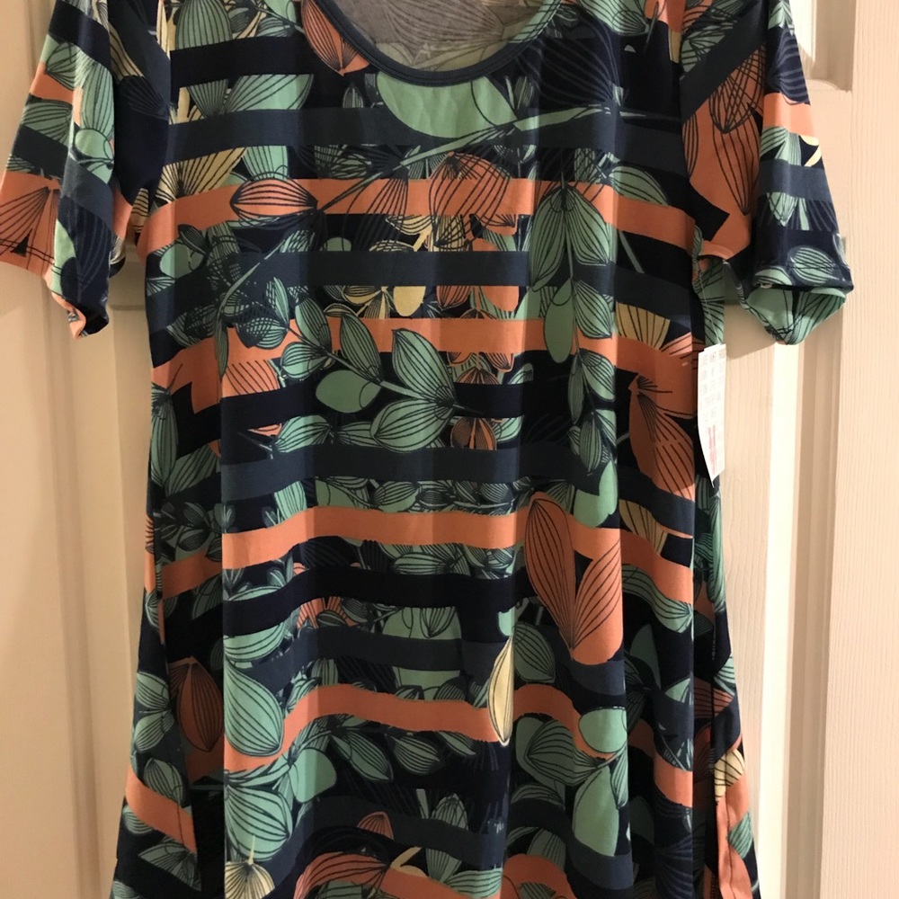 ***SOLD***Medium perfect T lularoe top