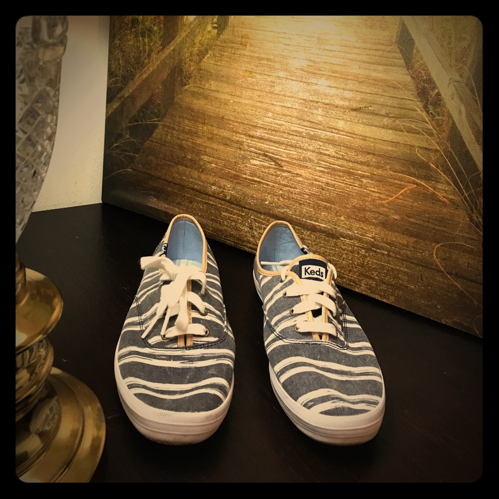 🌺 KEDS TENNIS SHOES 🌺 SIZE: 9.5 🌺