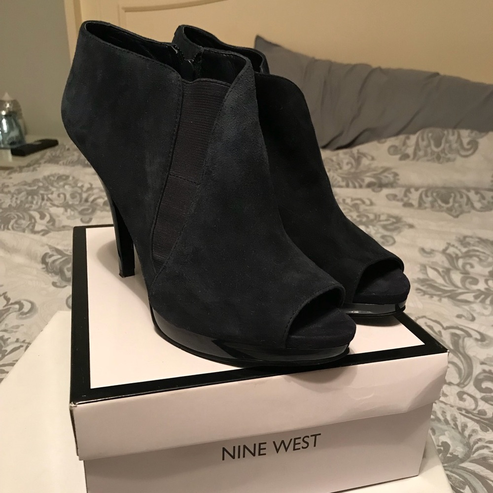 Nine West peep toe pump