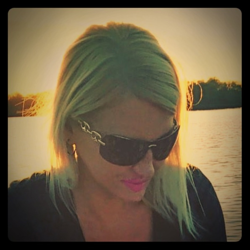 FLASH SALE Authentic Gucci sunglasses