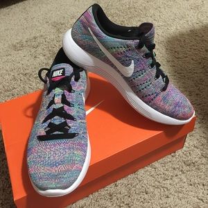 Brand new with tag! W NIKE LUNAREPIC LOW FLYKNIT