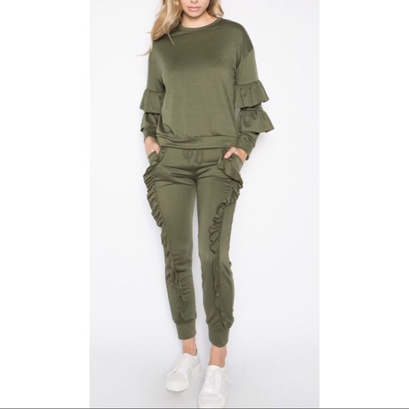 Ruffle set - Picture 3 of 3