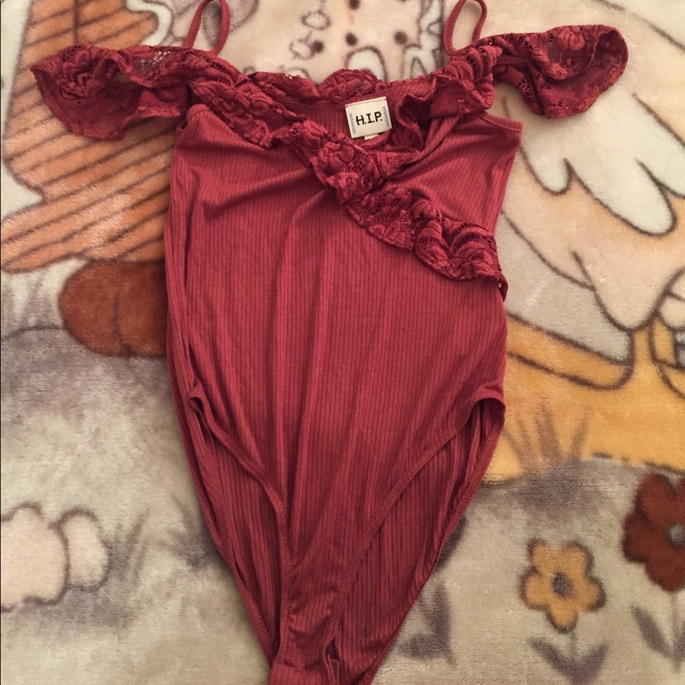 H.I.P. Rust pink/red Lace Ruffle Rib Bodysuit