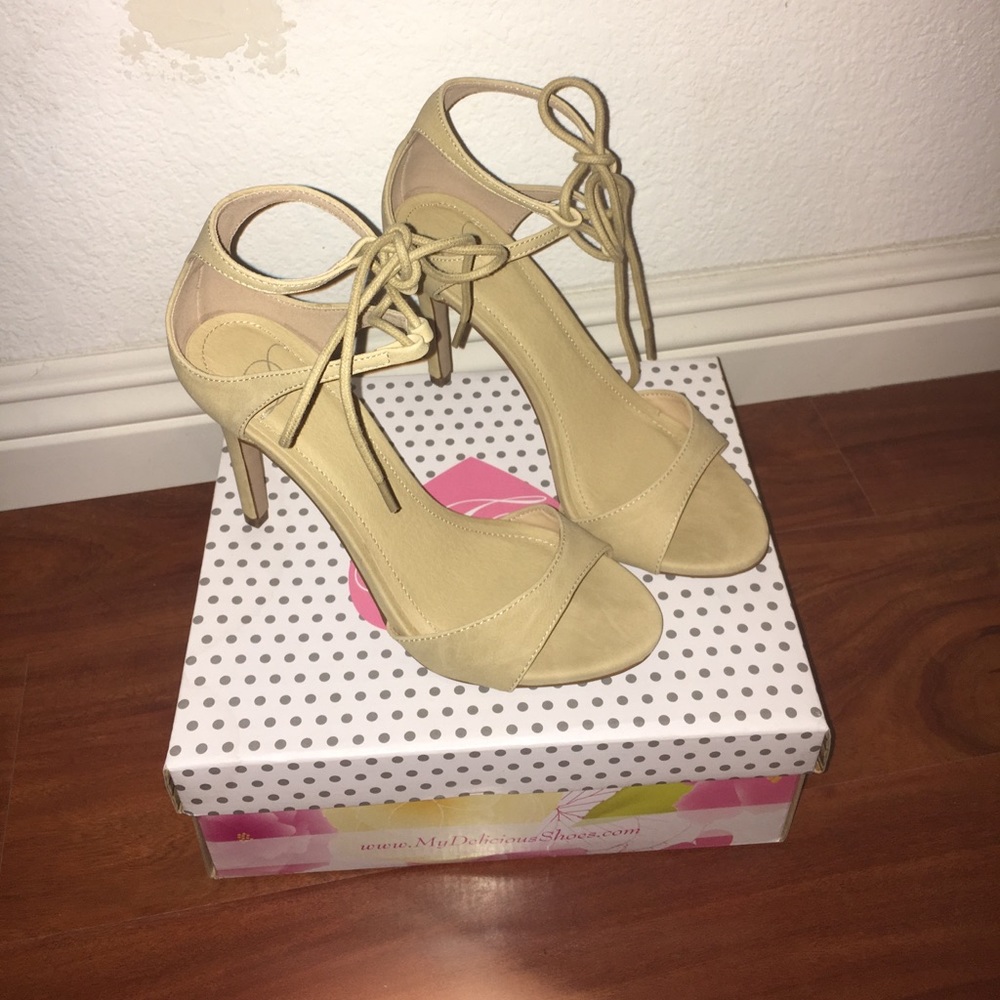 BEIGE HEELS