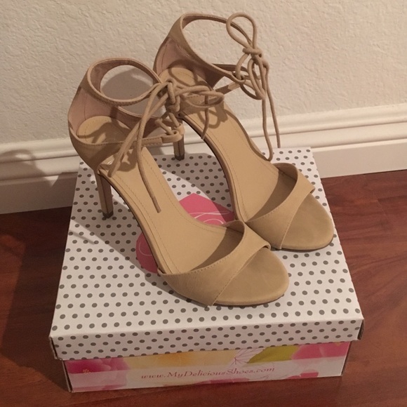 BEIGE HEELS - Picture 3 of 3