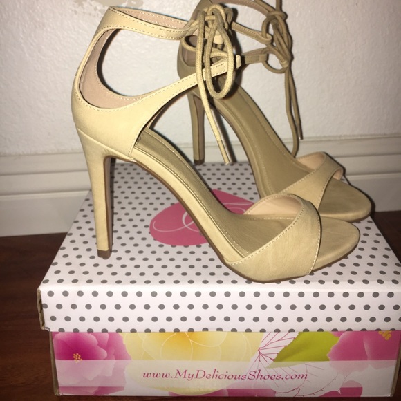 BEIGE HEELS - Picture 2 of 3