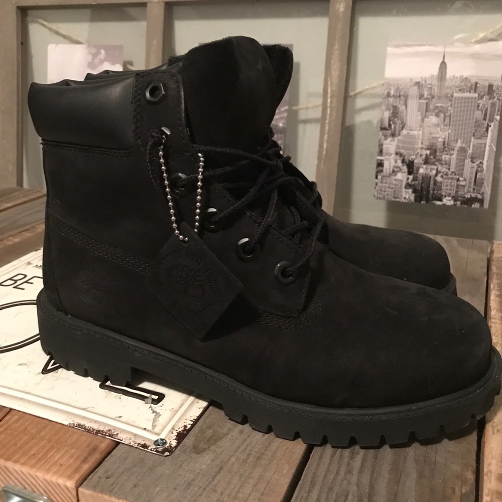 Black sued Timberland Boots with double sole.
