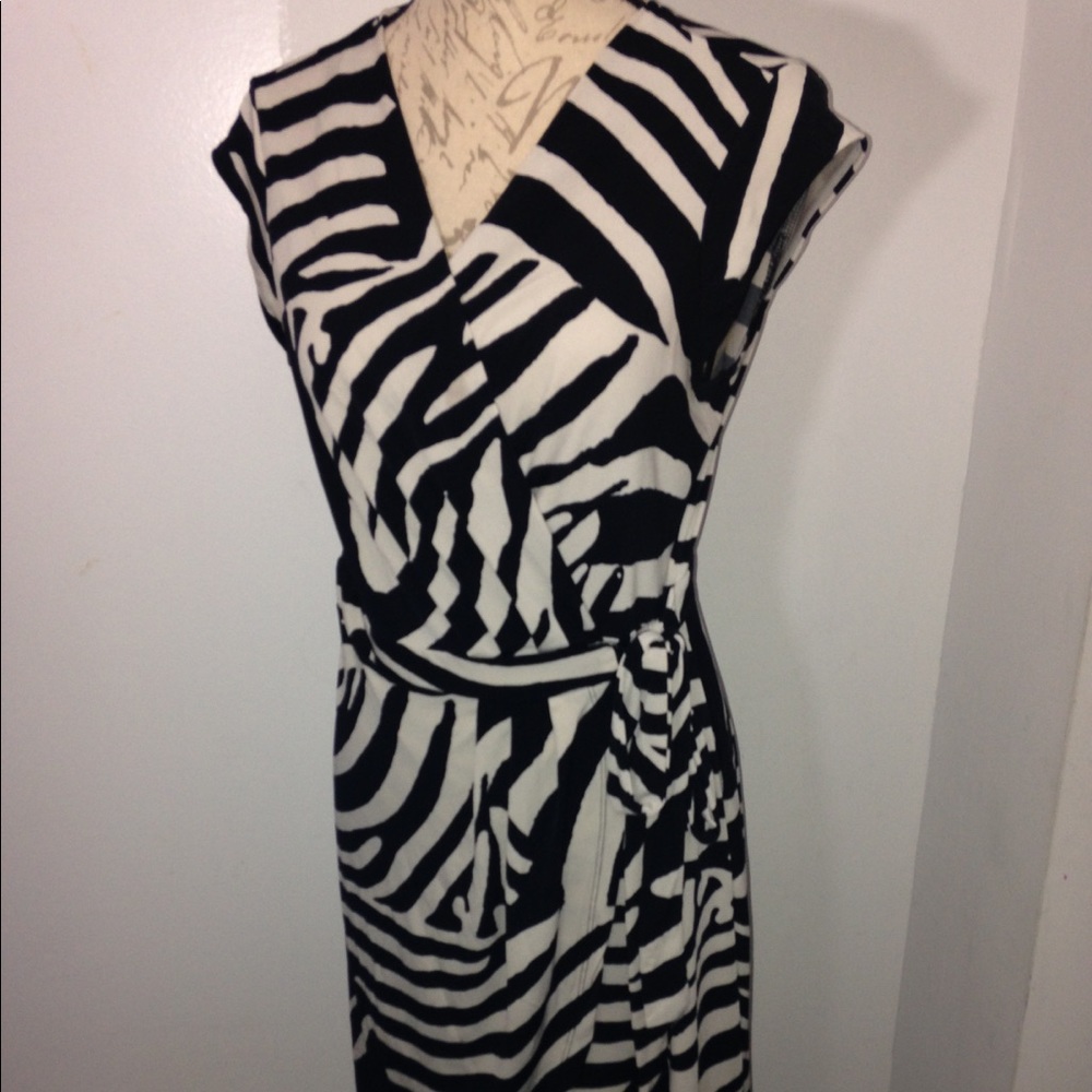 💥H&M Print Wrap Dress