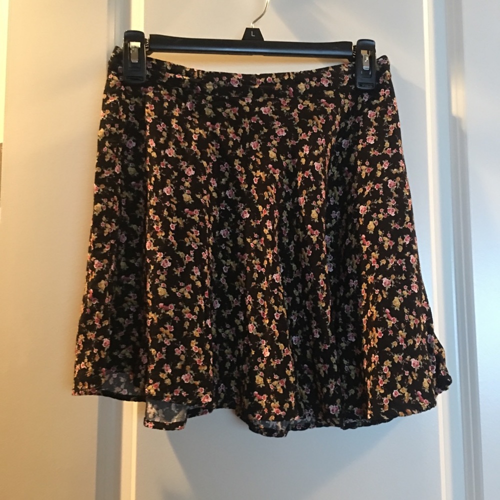 Vintage-y Floral Flowy Skirt