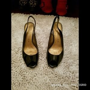 Peep toe kitten heel