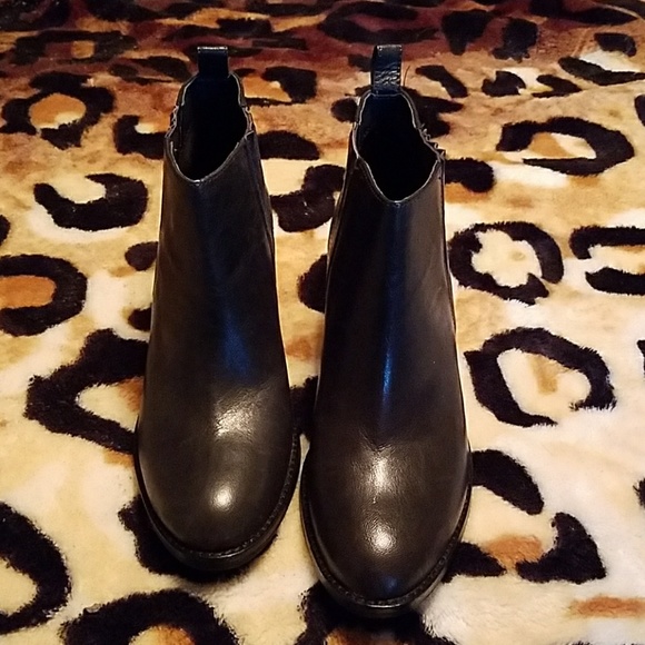Nine West booties - Picture 2 of 4