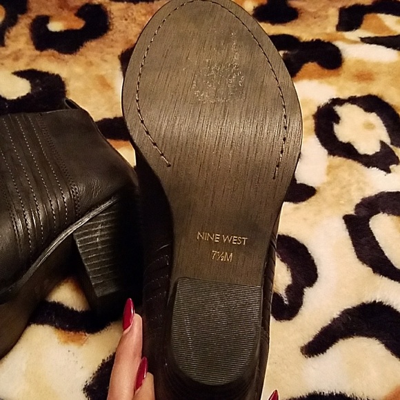 Nine West booties - Picture 3 of 4