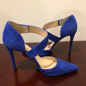 New Vince Camuto blue suede pumps size 7.5