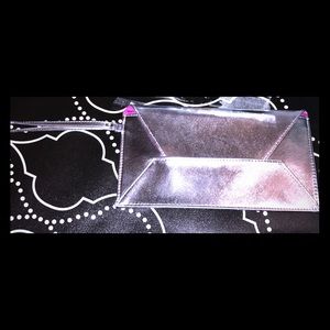 Silver/pink envelope style clutch/wristlet NWOT💖