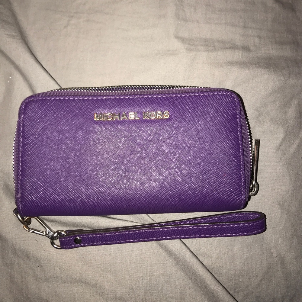 Michael Kors wallet also can be used as a wristlet