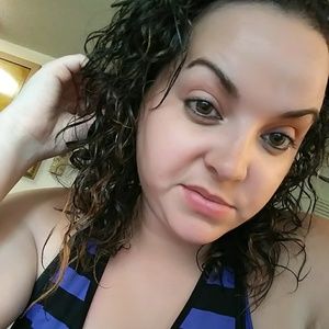 Meet your Posher, Yesenia