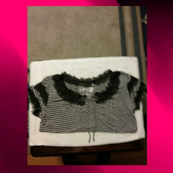 Pretty stripe top with lace - Picture 3 of 3