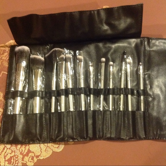 NWT Sacha 13pc makeup brush set - Picture 1 of 2