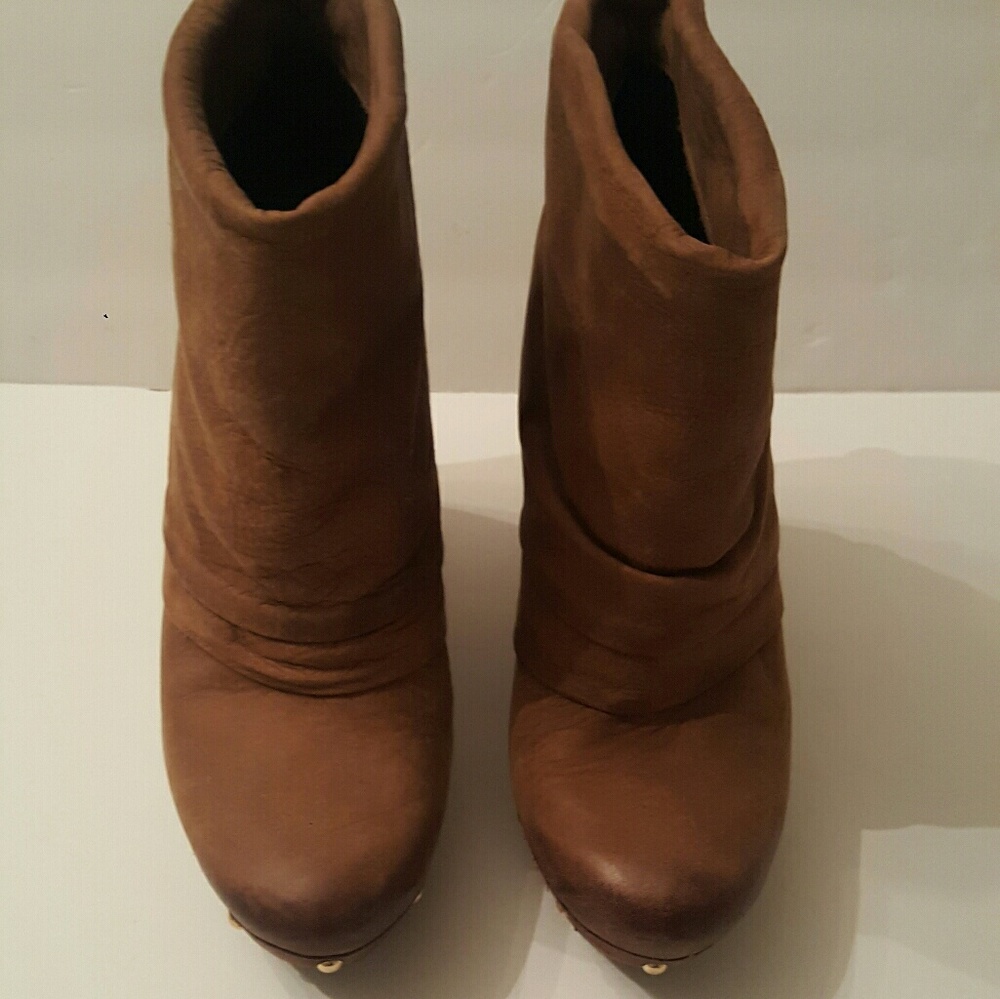 Awesome Vince Camuto Ankle Boots/Booties sz