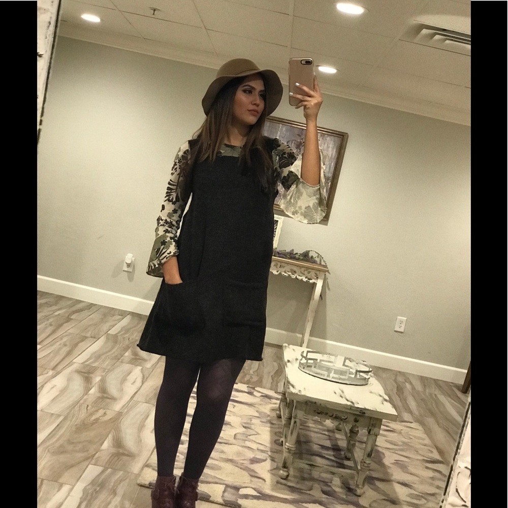 Sleeveless dress(jumper) ‼️SOLD‼️