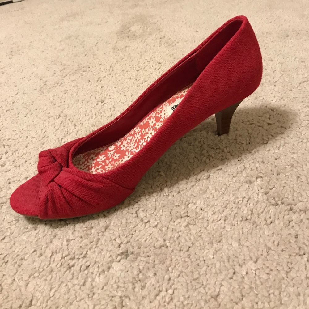 American Eagle Red heels