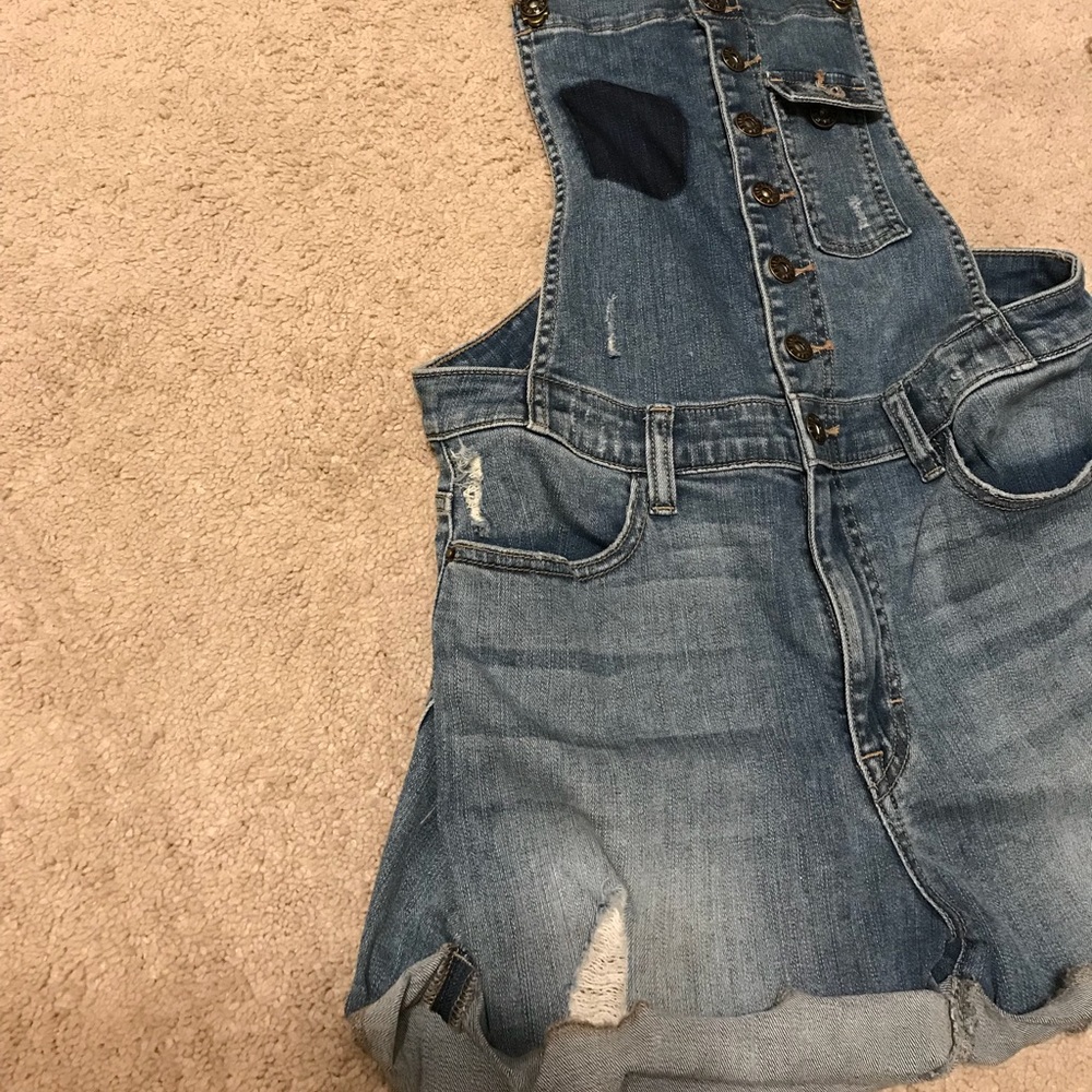 Short distressed overalls